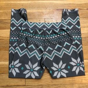 Girls size 7 sweater print leggings